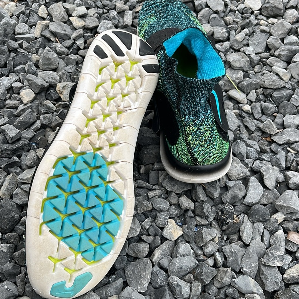 Nike Run Fly knit Black and Teal Cross-Strap Sneakers - Picture 8 of 9